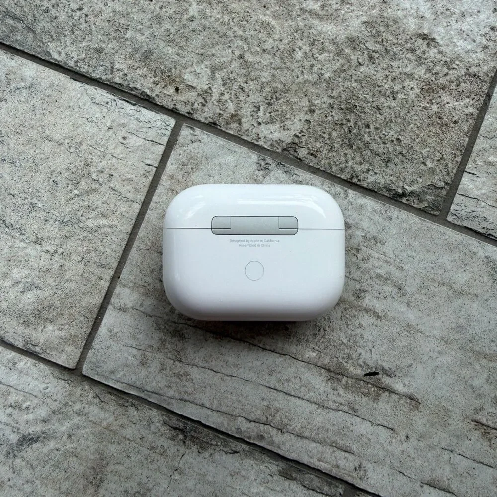 Apple AirPods Pro 1st Gen MWP22AM/A Wireless Charging Case White Earbuds